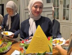 Ida Iasha Mencuri Perhatian di Ulang Tahun Puteri Modiyanti, Tetap Anggun Meski Usia 61 Tahun