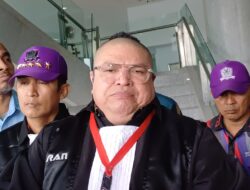 Pembekuan Sumpah Advokat Razman Arif Nasution dan Firdaus Oiwobo Setelah Kericuhan di Persidangan